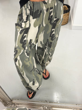 The Camo Tulip Leg Stretch Joggers