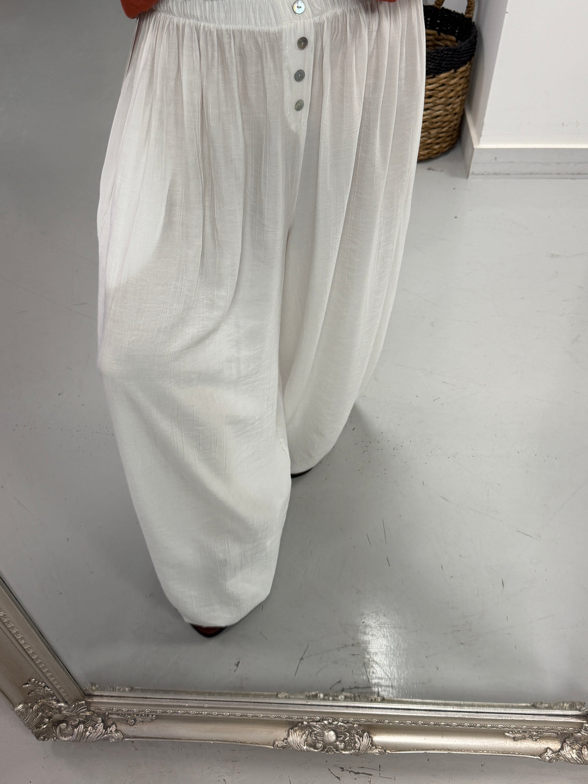 Button Crinkle Balloon Trousers - White