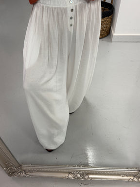 Button Crinkle Balloon Trousers - White