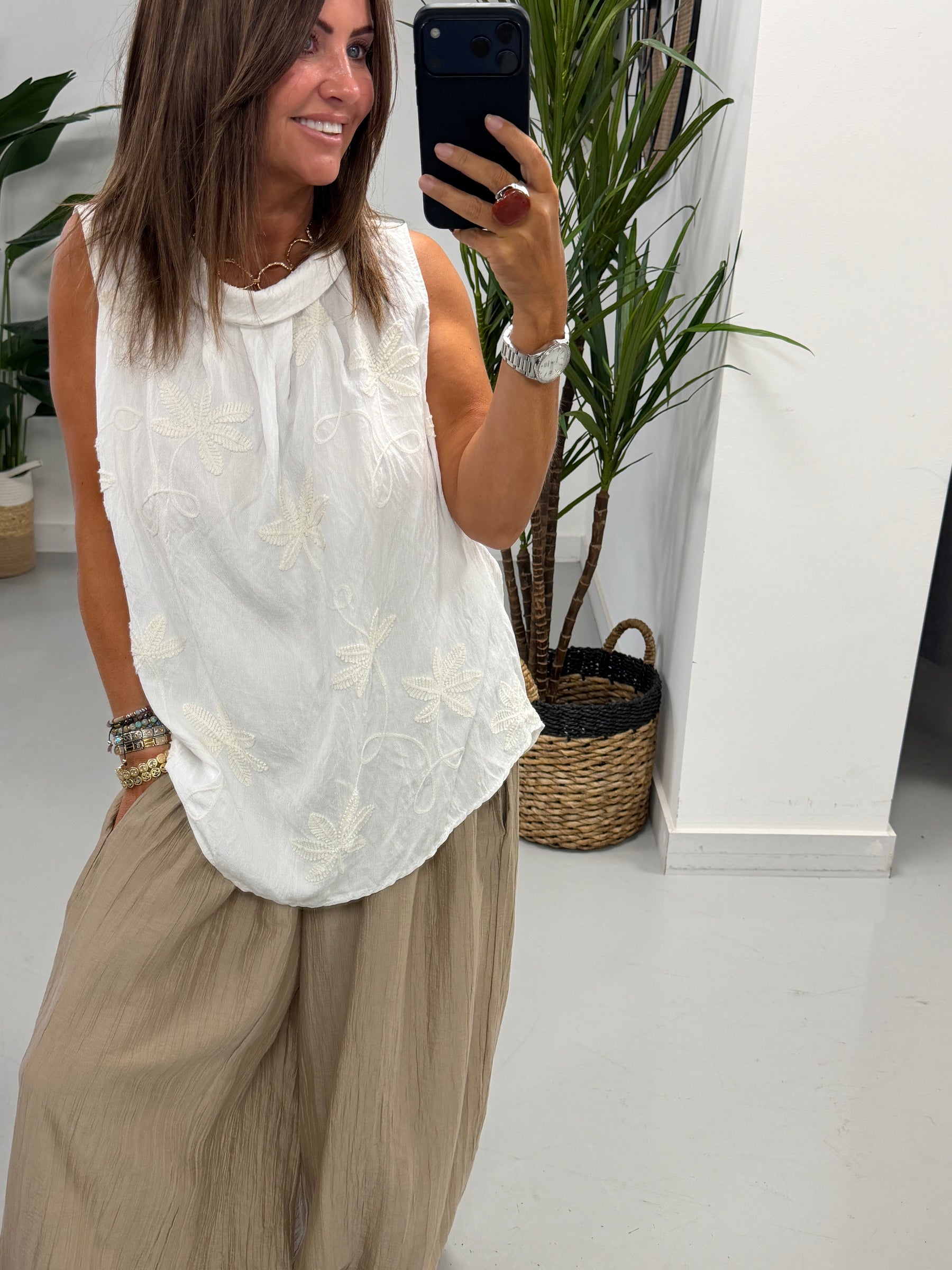 Reverse Collar Embroidered Tunic - White
