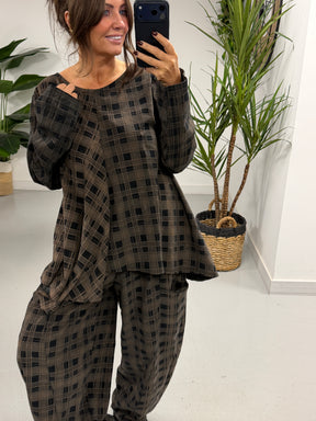 The Herritage Check Barrel Needlecord Joggers - Chocolate/Black  (Size 12-18)