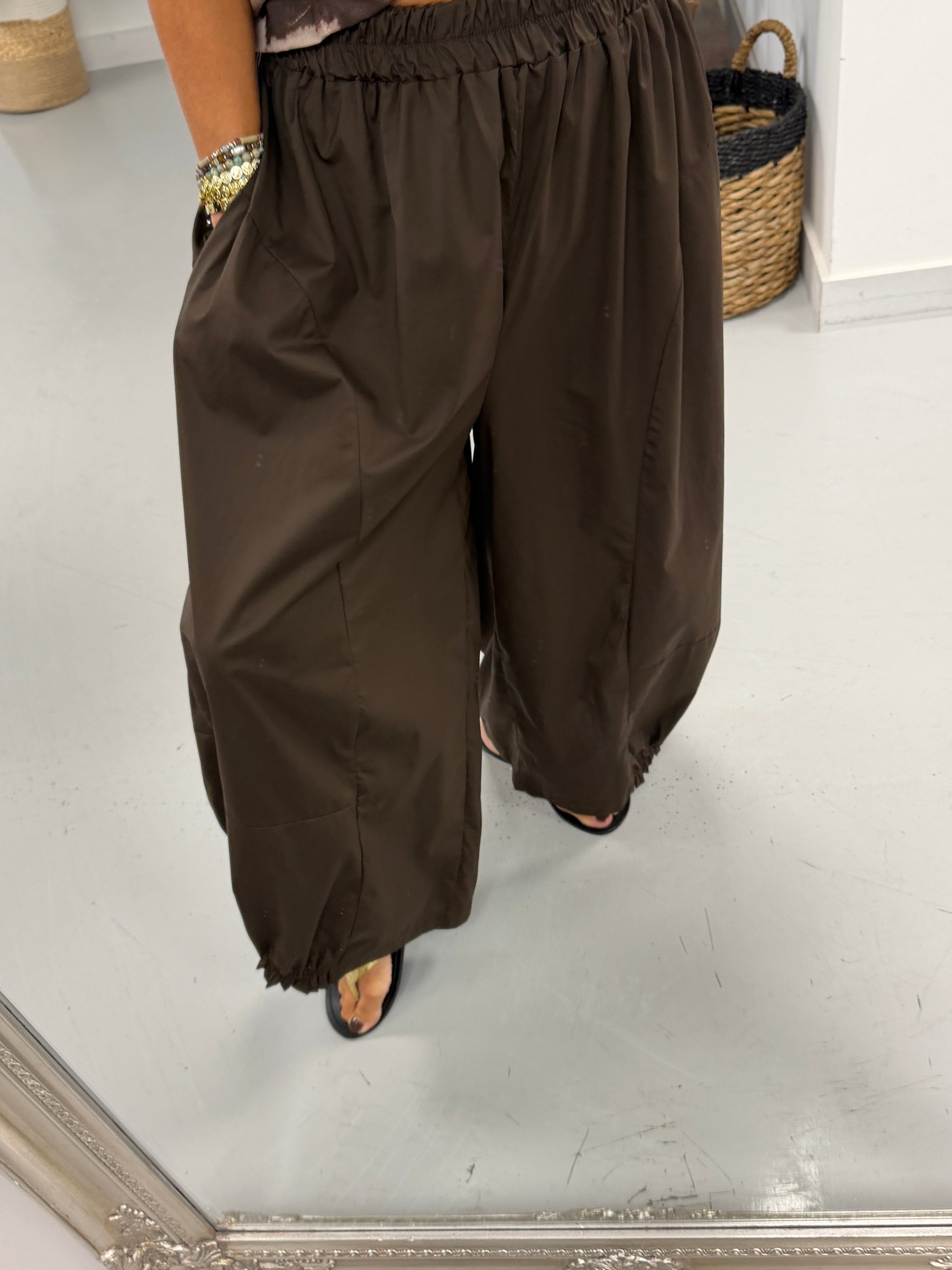The Urban Ruched Hem Barrel Trouser - Chocolate