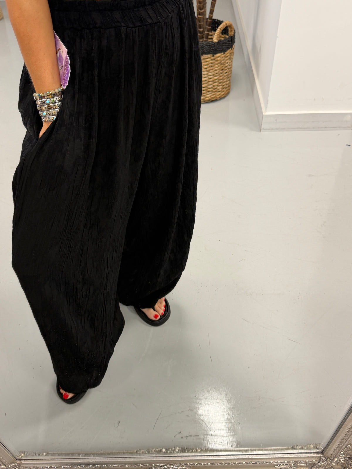 The Aspen Textured Barrel Trousers - Black