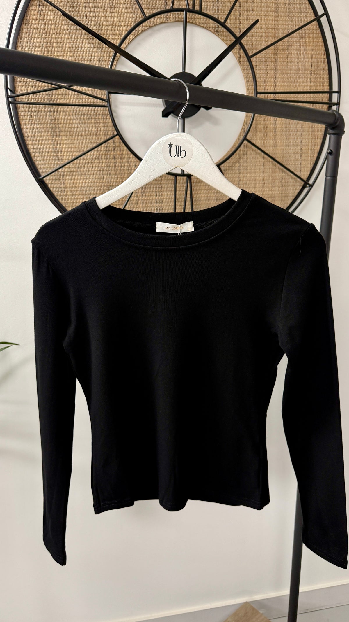 Sculpted Fitted Seamless Tee - Black