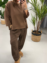 The Deluxe Weekend Crop Sleeve Sweat - Chocolate