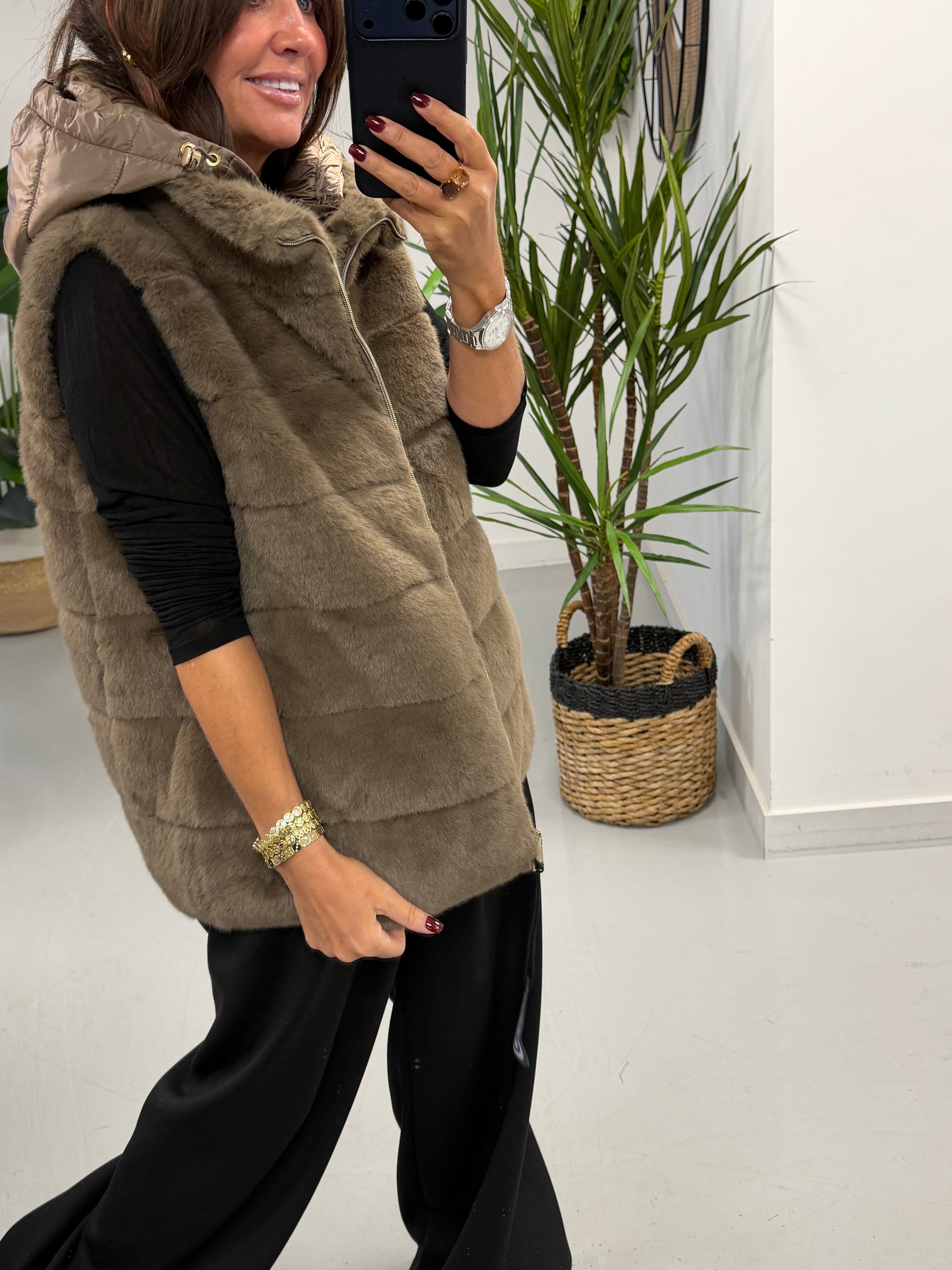Fly Faux Fur Hooded Giilet  - Mocha