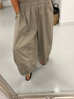The Urban Ruched Hem Barrel Trouser - Pebble
