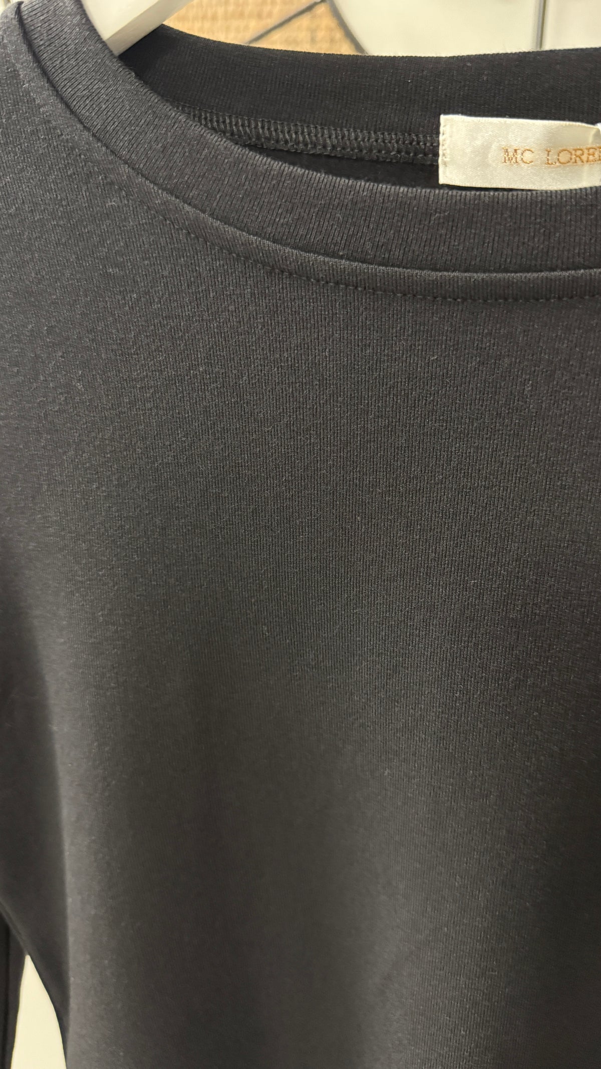 Sculpted Fitted Seamless Tee - Black