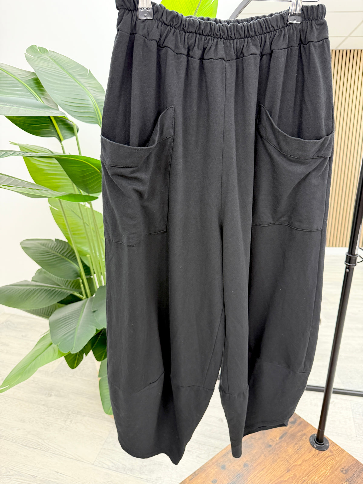 The New-Town Jersey Joggers - Black