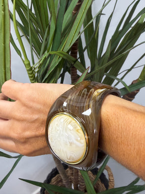 Thick Resin Dark Cream Bangle Cream/Round Chocolate Stone