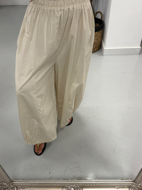 The Urban Ruched Hem Barrel Trouser - Cream