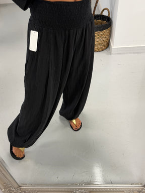 The Shirred TicToc Crinkle Balloon Trouser - Black