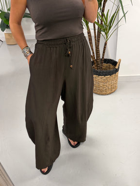 The Crinkle Barrel Trouser - Chocolate