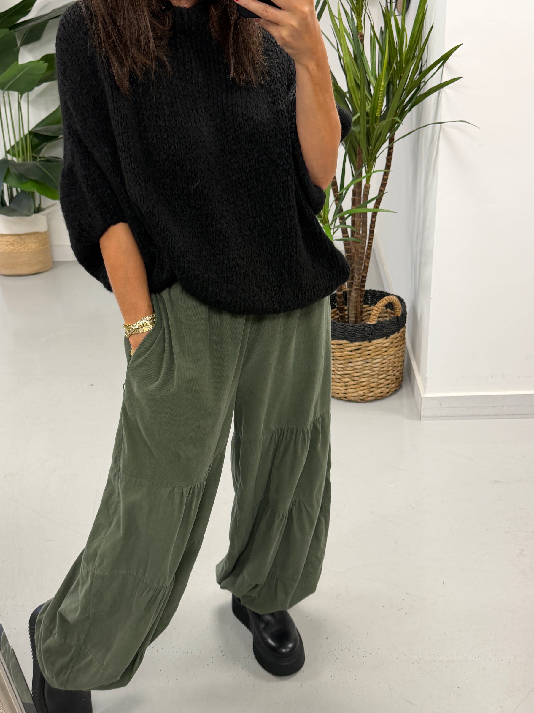 The Rustic Crop Sleeve Knit - Black