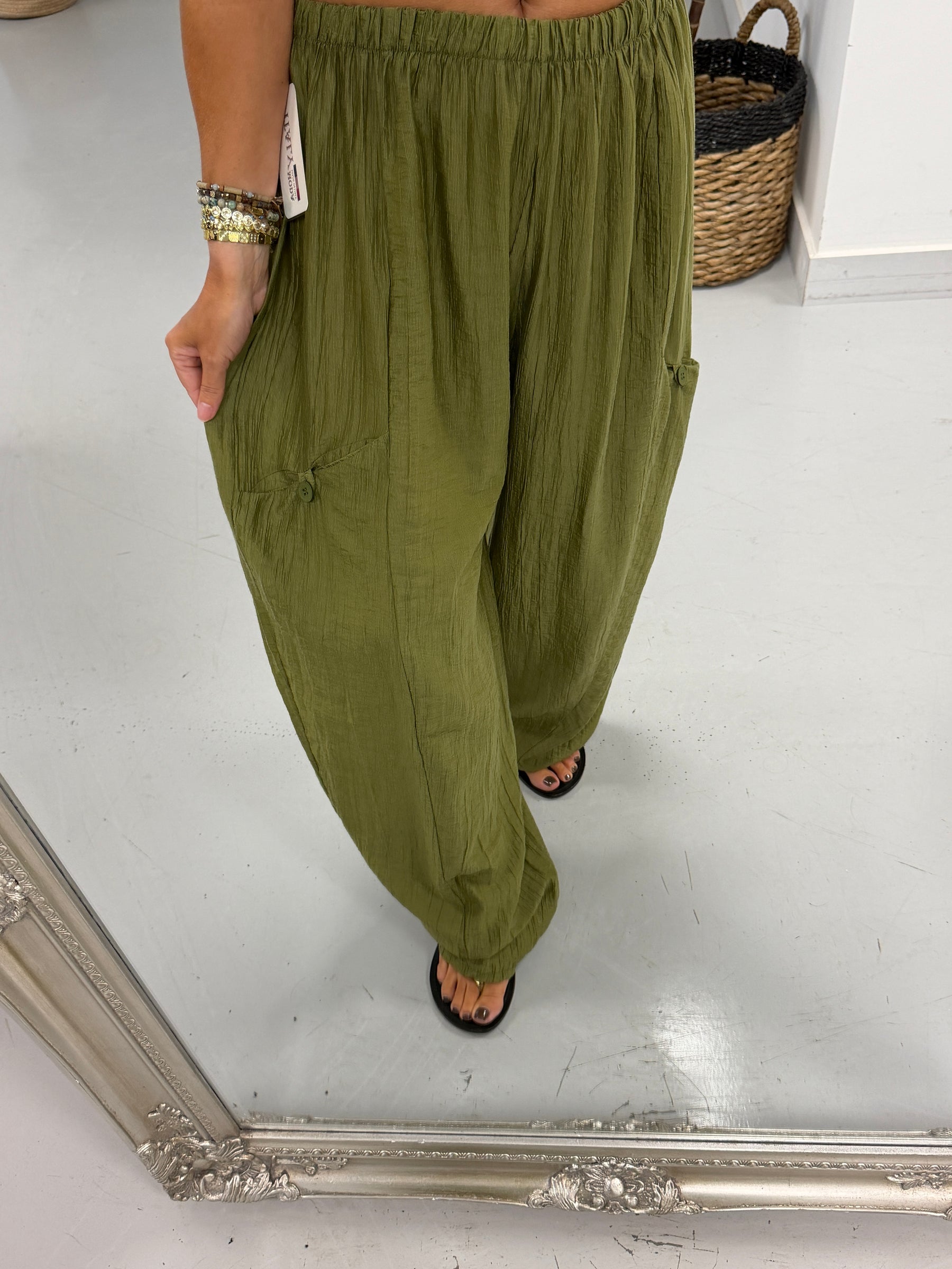 The Crinkle Button Barrel Trousers - Khaki
