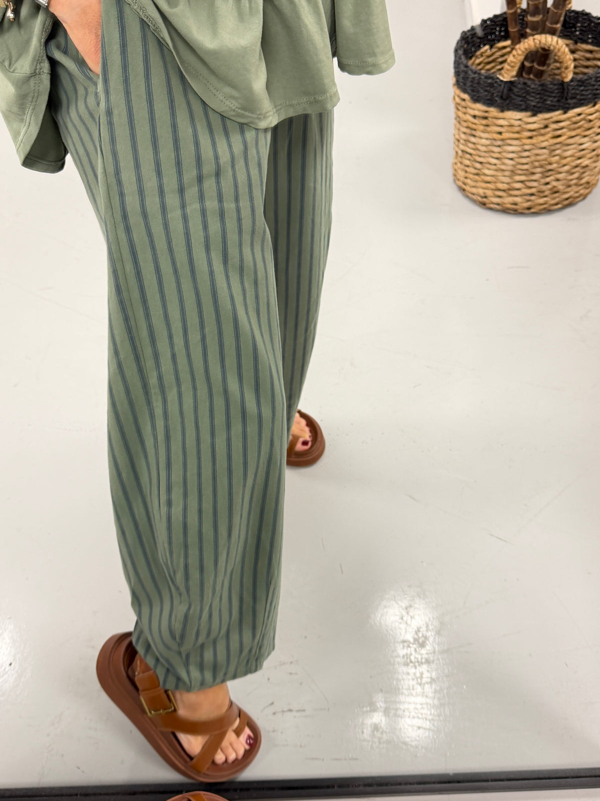 The Milano Striped Barrel Trouser - Khaki