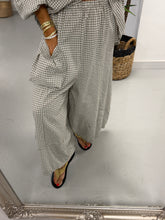The Vichy Exposed Pocket Trouser - Light Mocha
