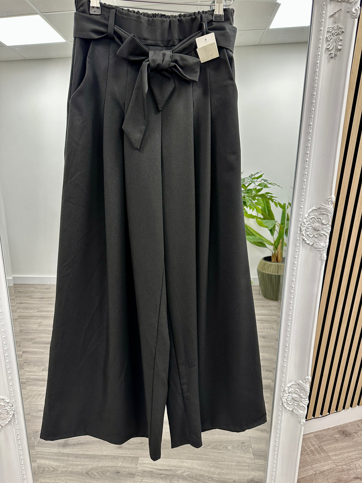 The Casey Belted Wide Leg Trousers - Black