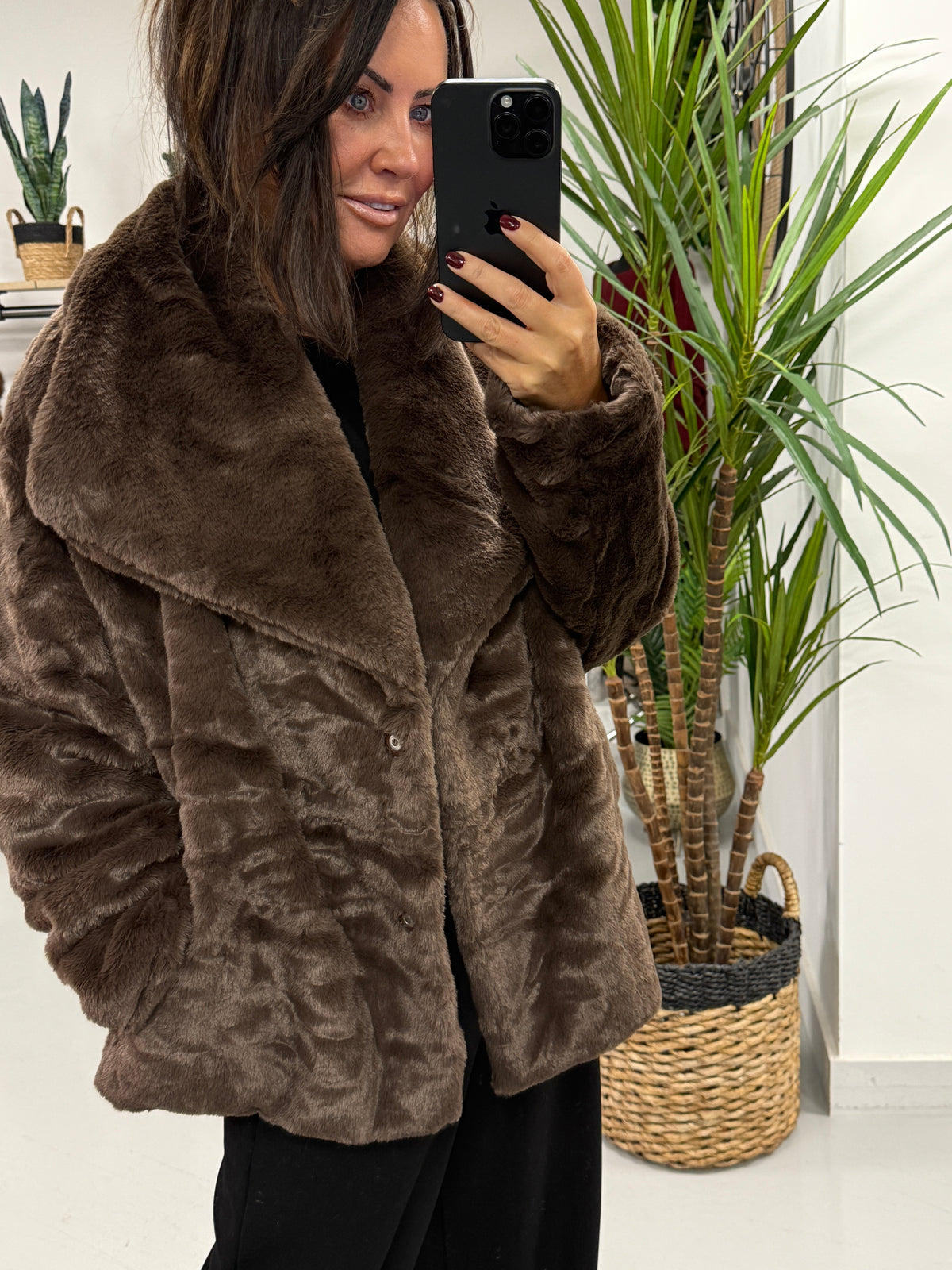 The Safron Faux Fur Coat - Chocolate