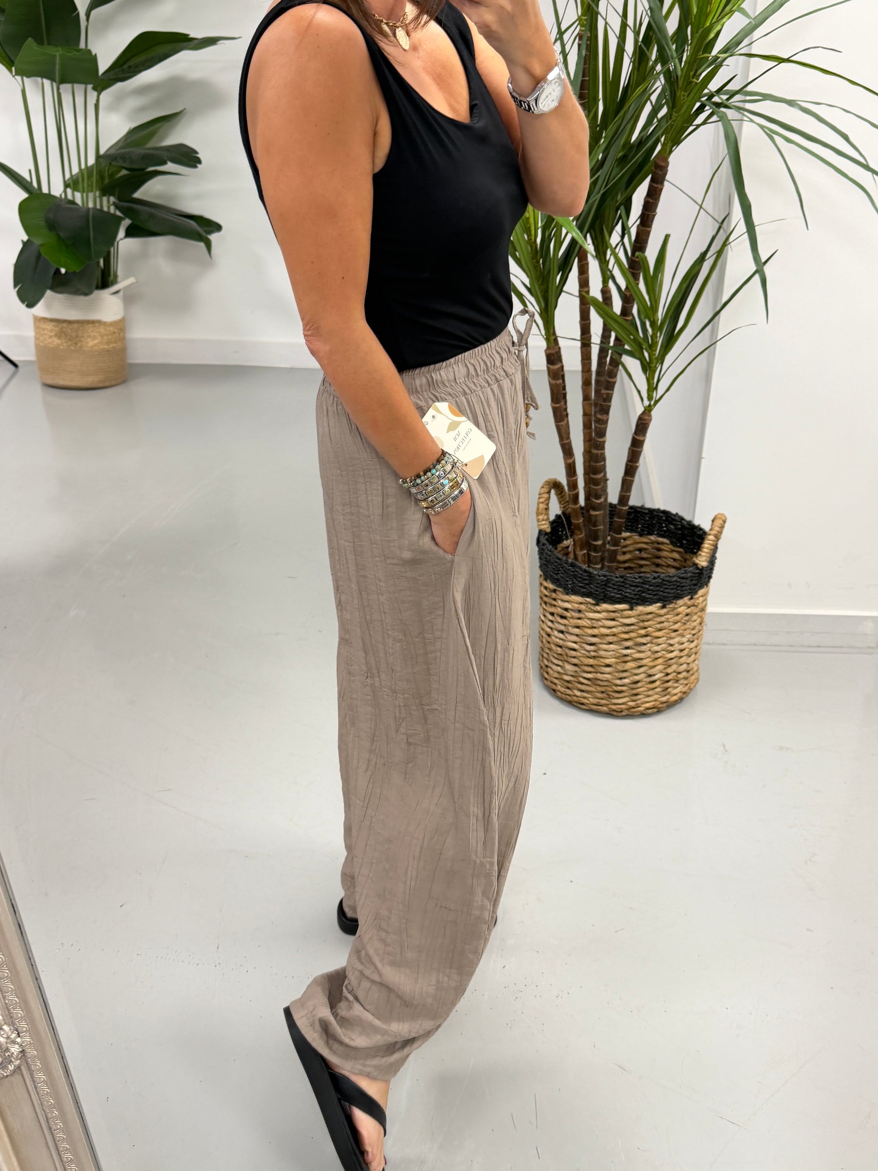 The Crinkle Barrel Trouser - Pebble
