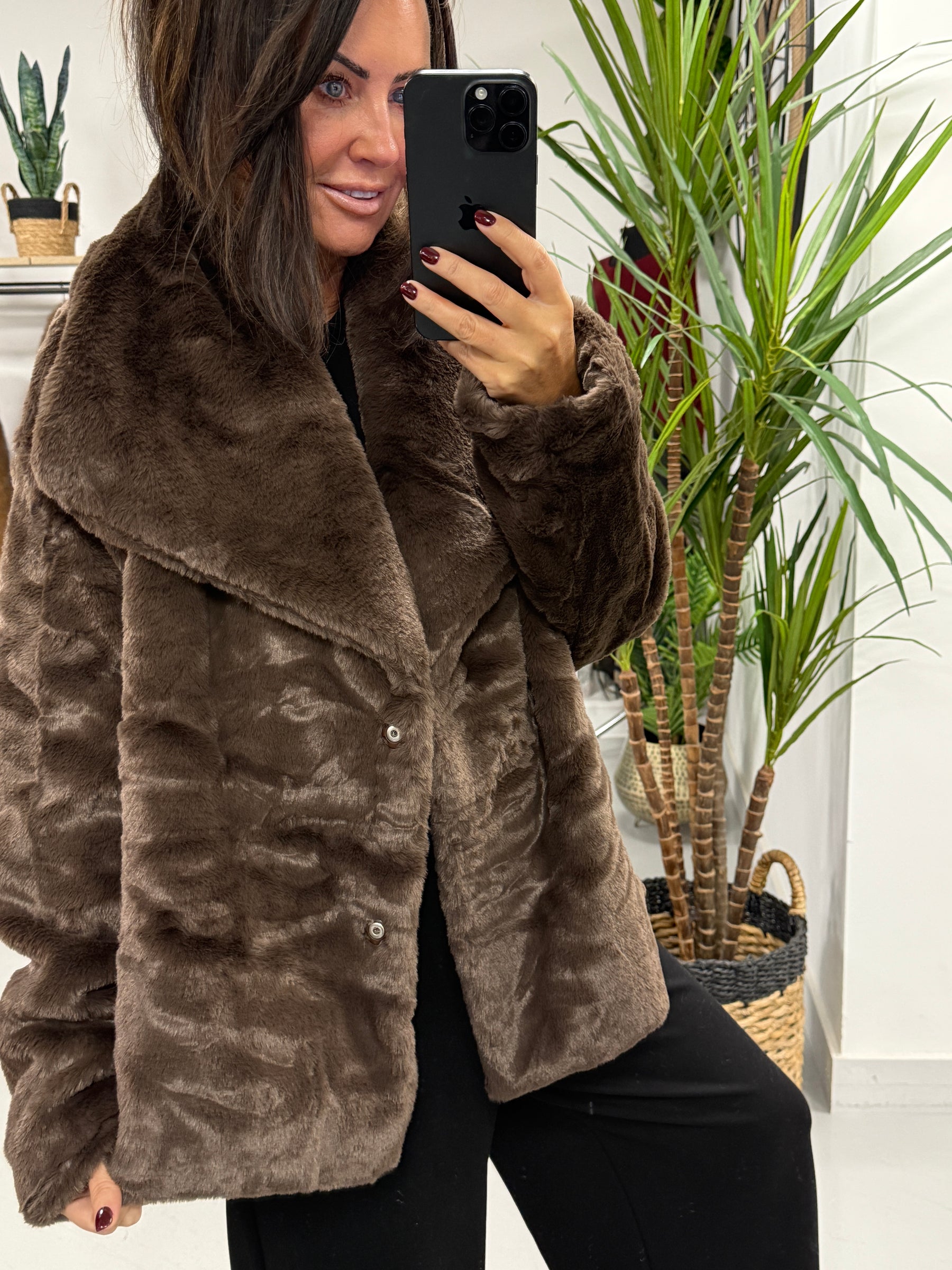 The Safron Faux Fur Coat - Chocolate