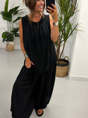 Reverse Collar Embroidered Tunic - Black