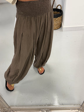The Shirred TicToc Crinkle Balloon Trouser - Chocolate