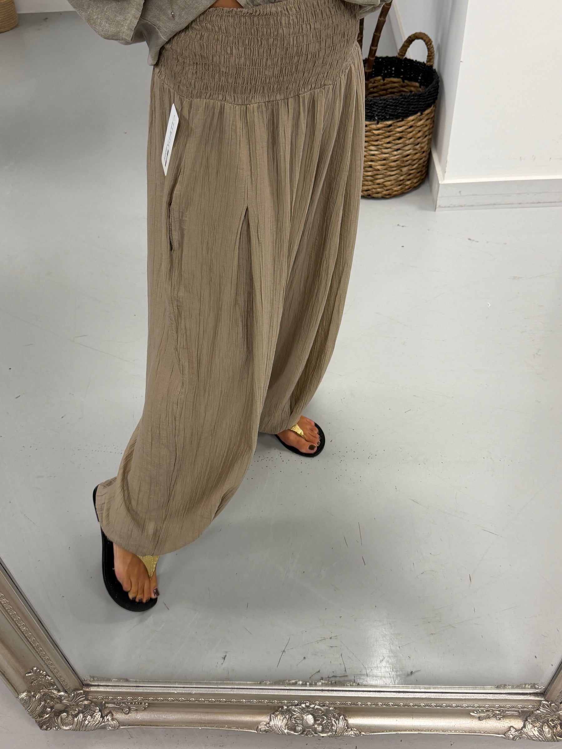 The Shirred TicToc Crinkle Balloon Trouser - Mushroom