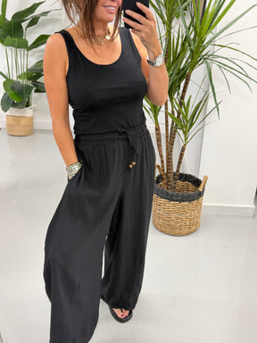 The Crinkle Barrel Trouser - Black