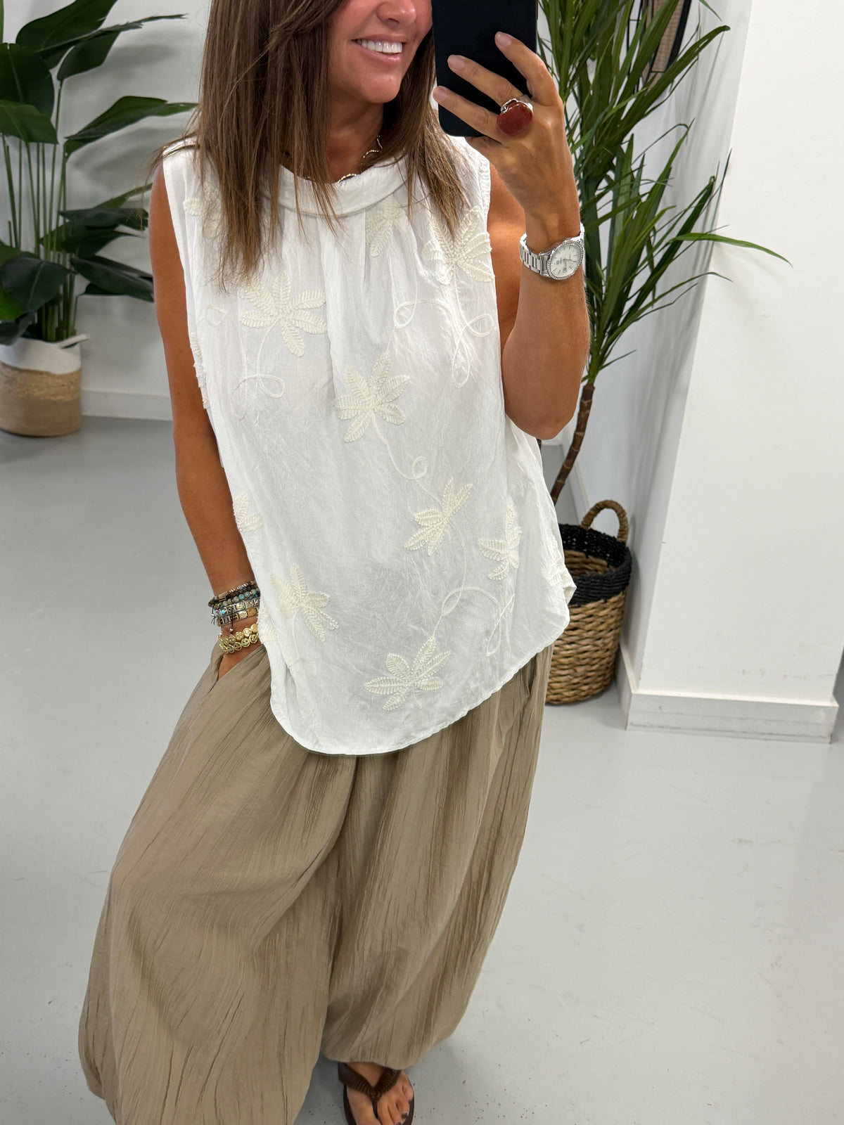 Reverse Collar Embroidered Tunic - White