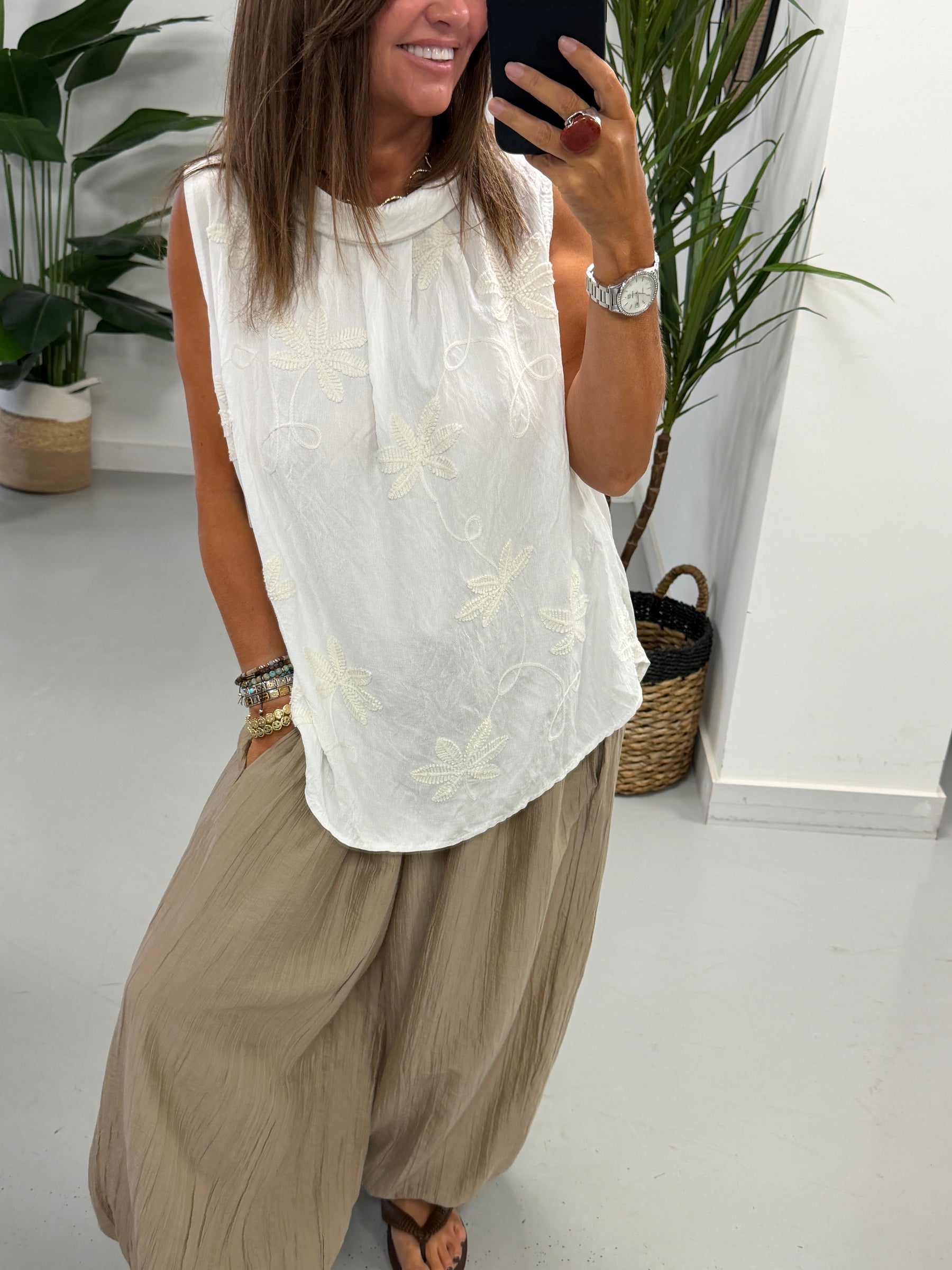 Reverse Collar Embroidered Tunic - White