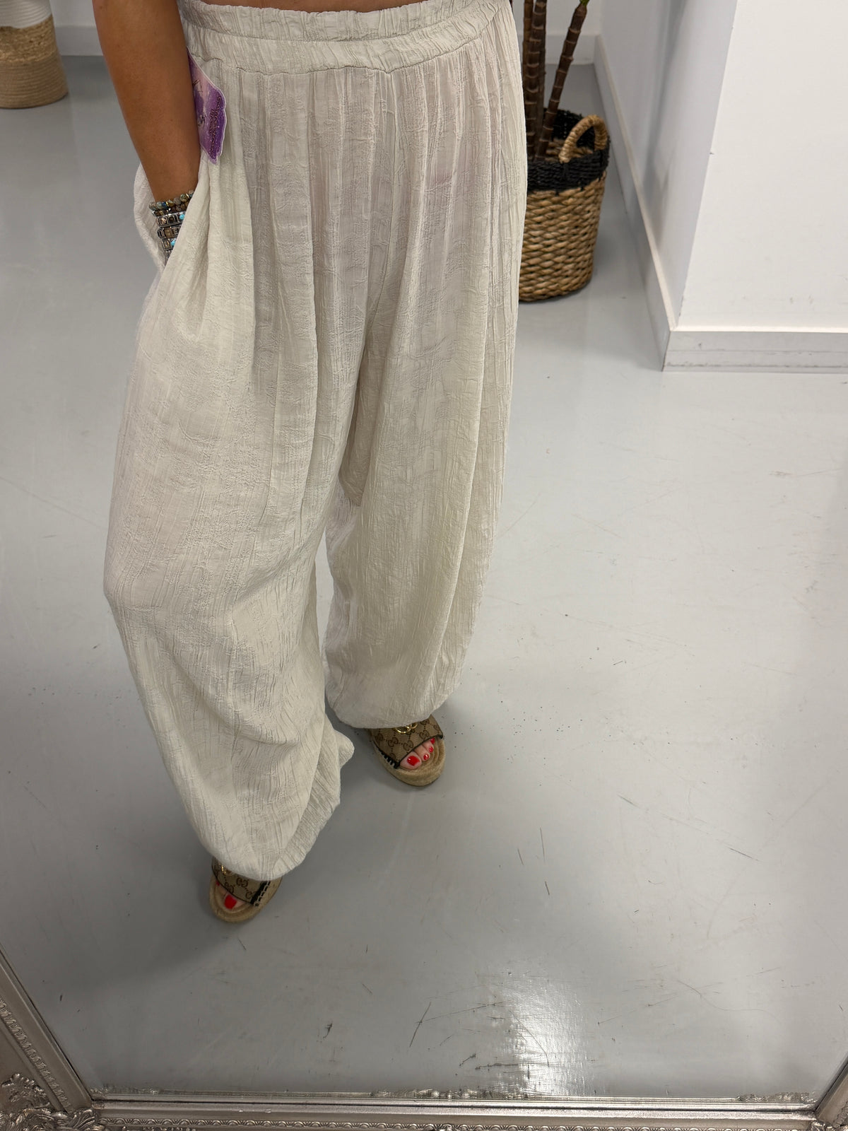 The Aspen Textured Barrel Trousers - Cream