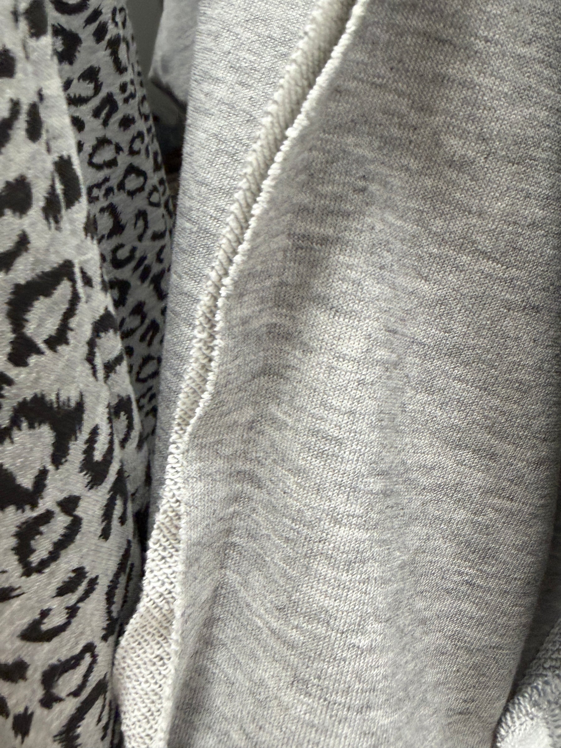 The Deluxe Weekend Crop Sleeve Sweat - Grey