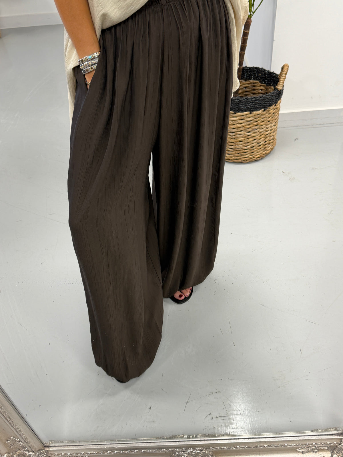 The Crinkle Balloon Trousers - Chocolate