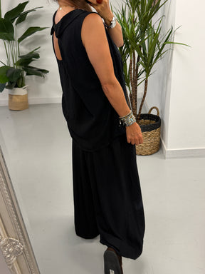 Reverse Collar Embroidered Tunic - Black
