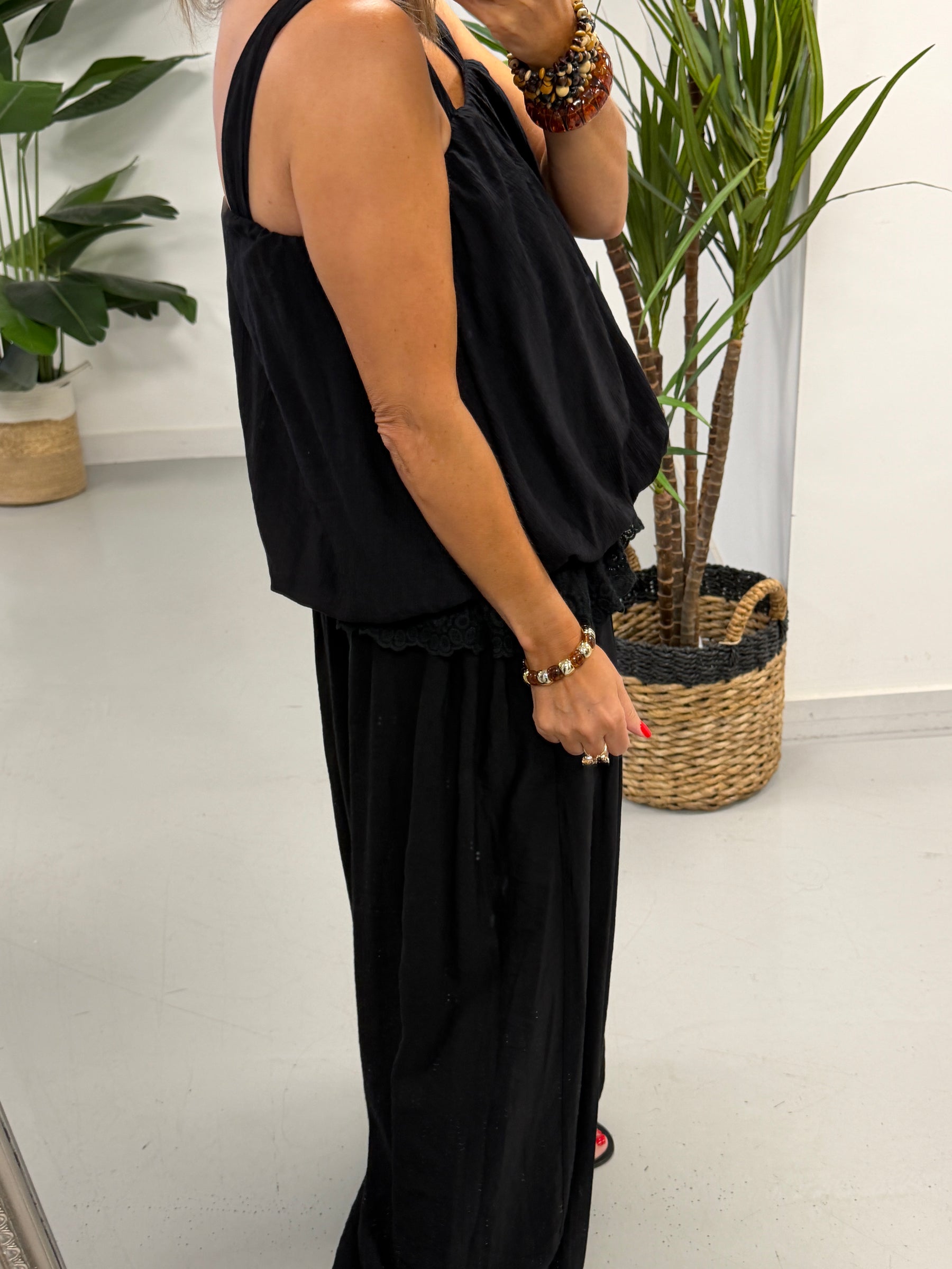 Crinkle Bubble Hem/Lace Cami - Black