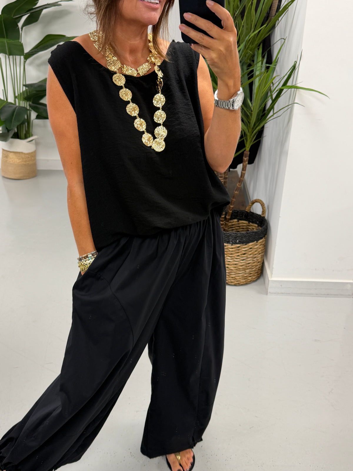 The Urban Ruched Hem Barrel Trouser - Black
