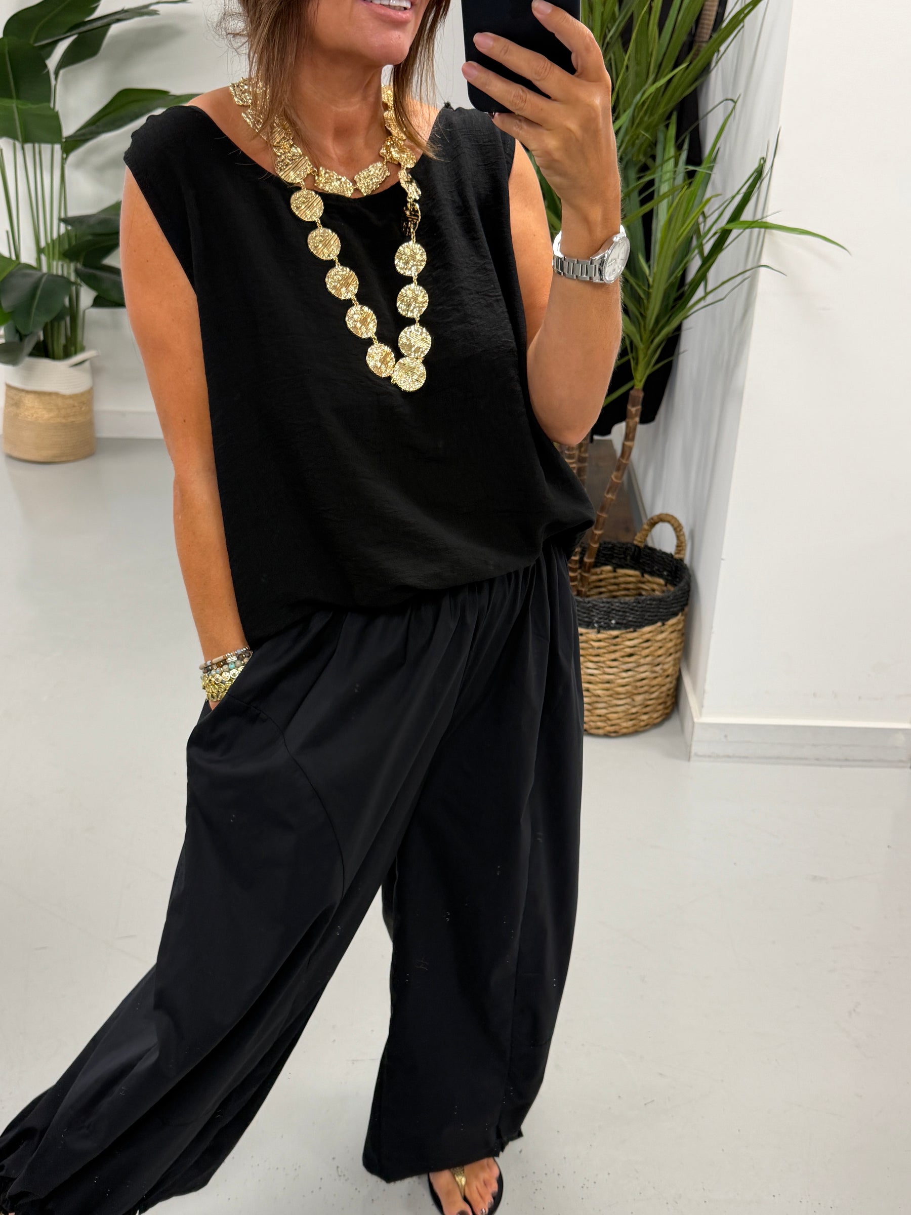 The Urban Ruched Hem Barrel Trouser - Black