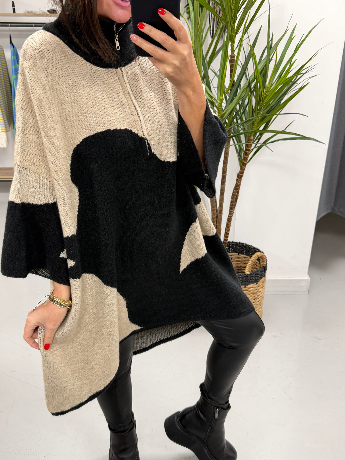 The Zip Up Abstract Soft Knit - Black/Cream