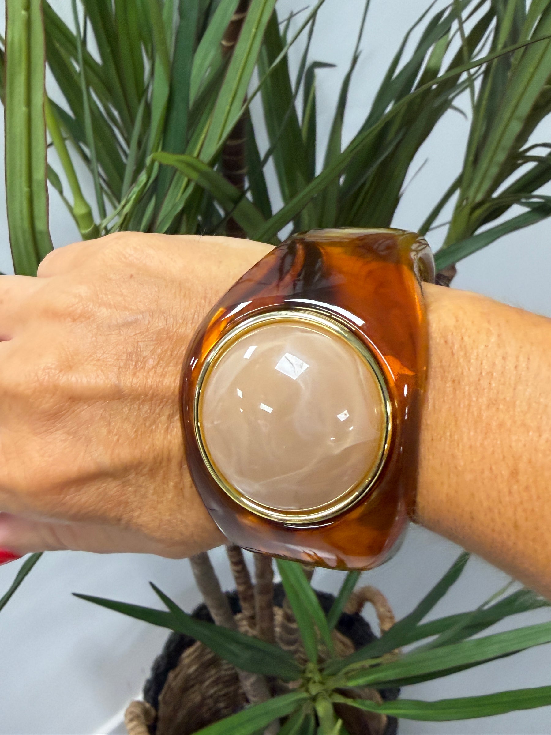 Thick Resin Amber Bangle / Round Light Chocolate Stone