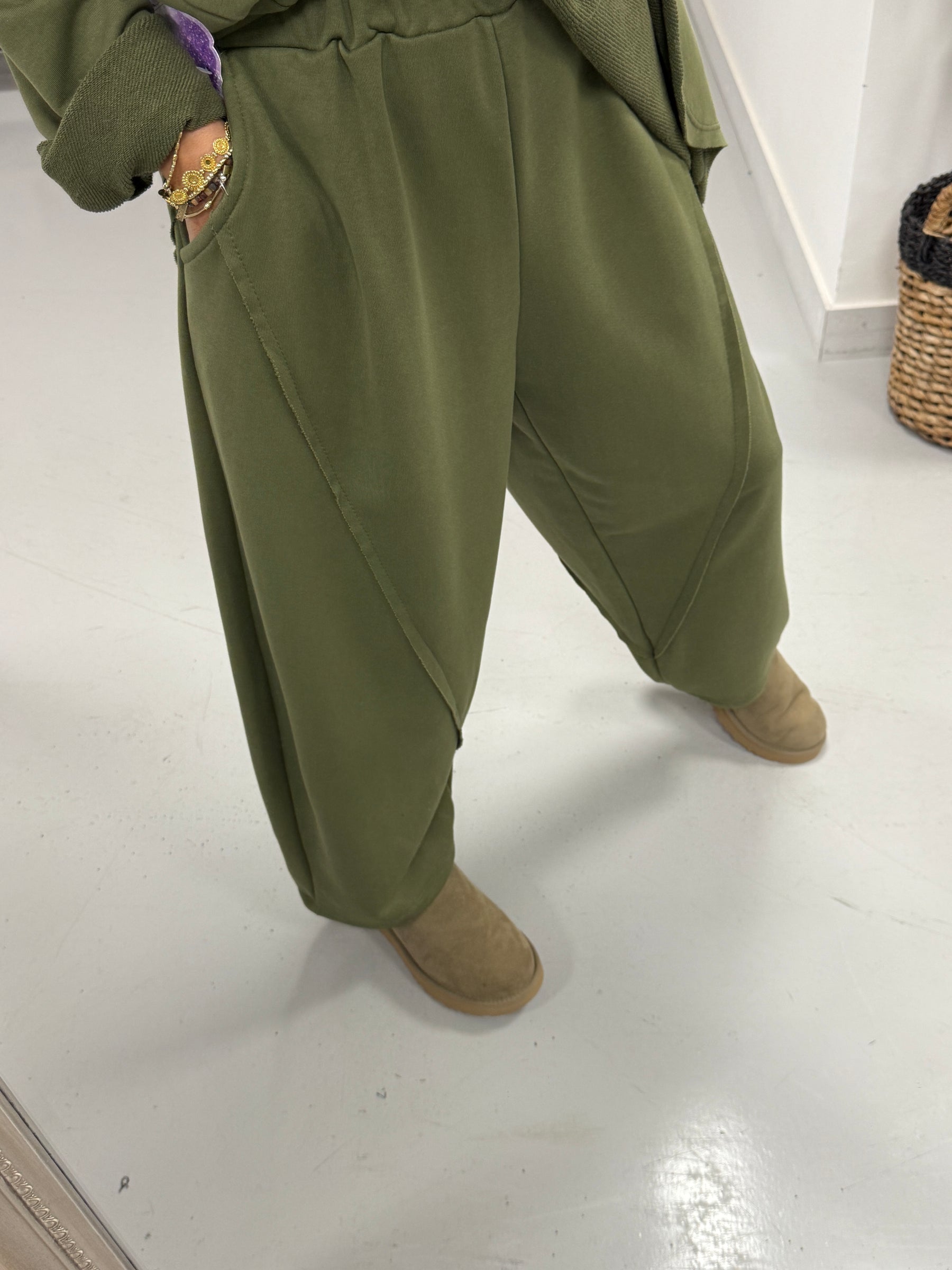 The Deluxe Weekend Collection  Jersey Joggers - Olive Green