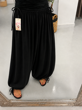 The Crinkle Side Tie Balloon Trousers - Black
