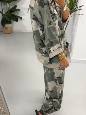 Camo Crop Sleeve Sweat