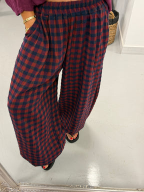 The Autumn Check Balloon Trousers - Wine/Navy