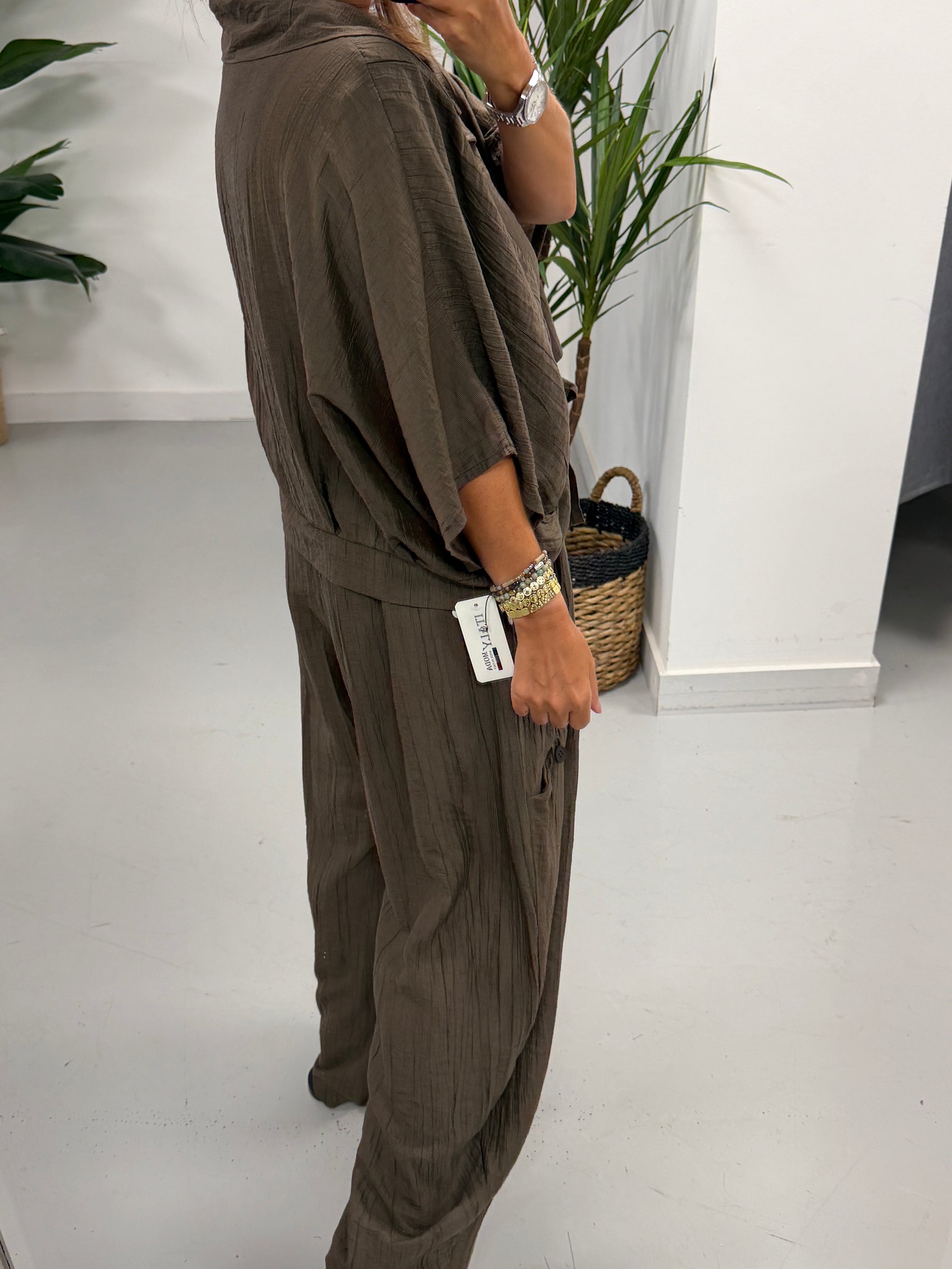 The Crinkle Button Tie Shirt - Chocolate
