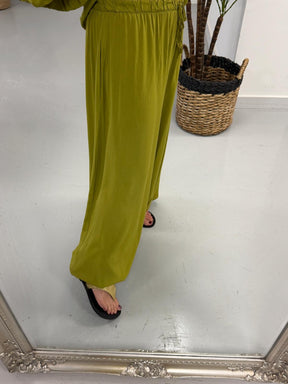 The LuLu Balloon Leg - Pistachio