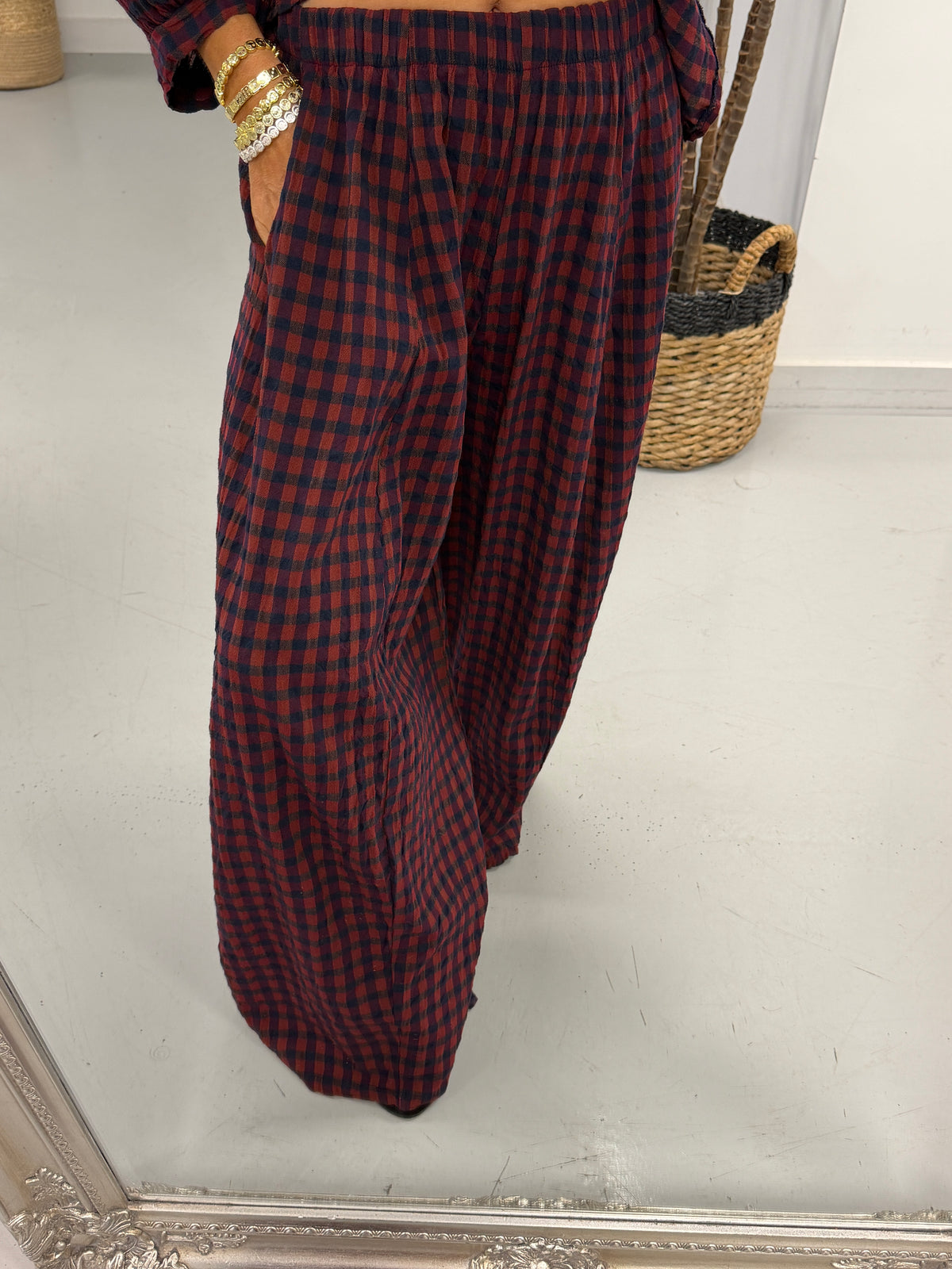 The Autumn Check Barrel Trousers - Wine/Navy