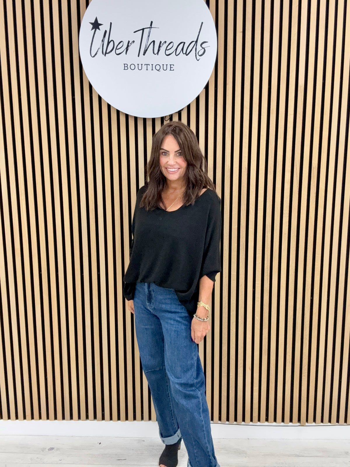The Casual Loose Knit - Black