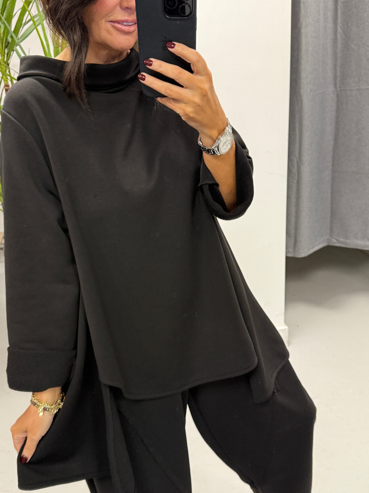 The Deluxe Weekend Collection Reverse Collar Tunic - Black