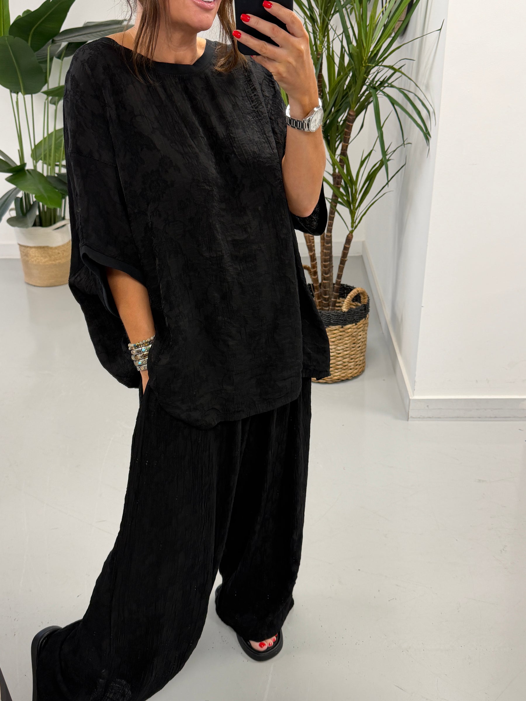 PRE ORDER The Aspen Textured Tunic - Black
